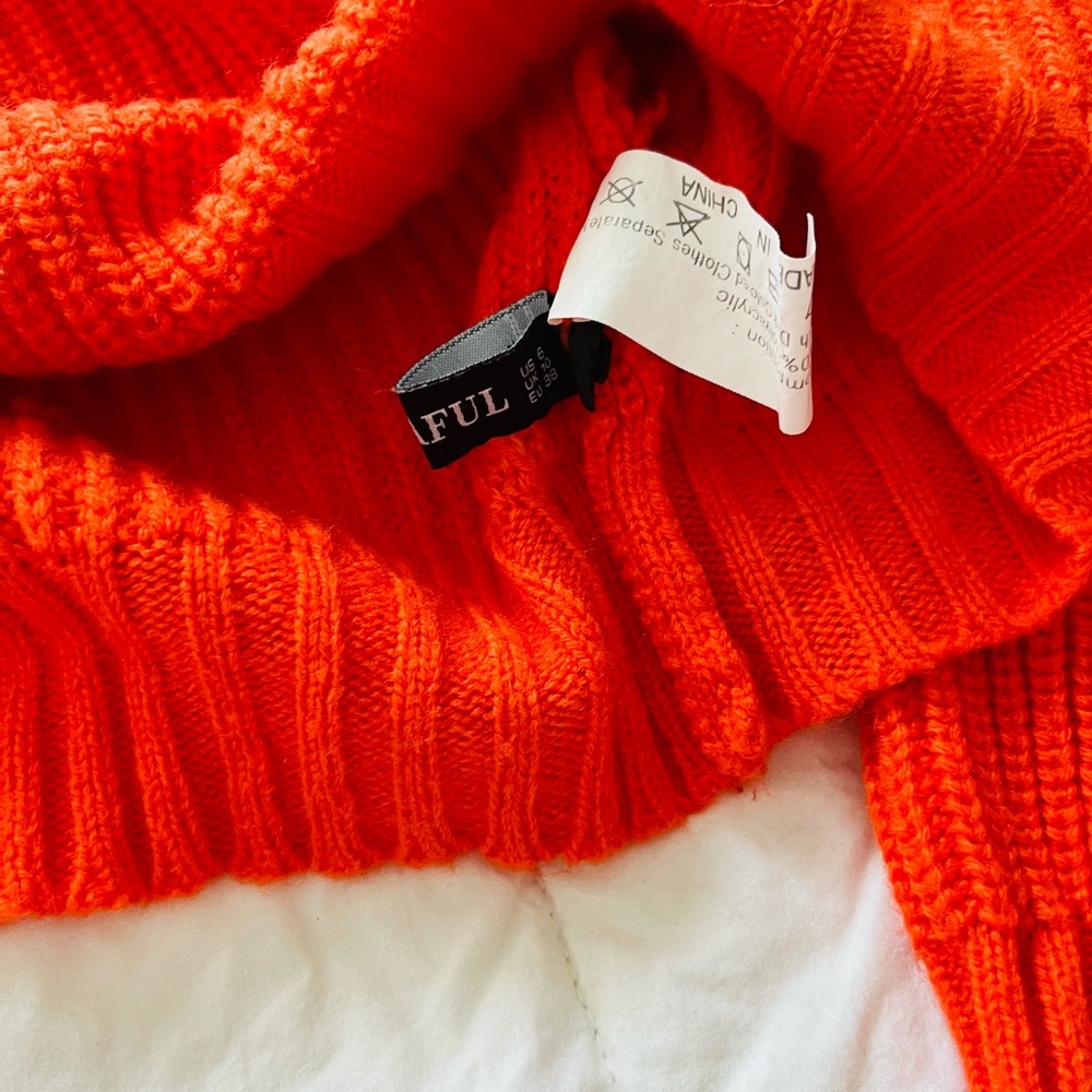 Sweaters - Picture 3 of 4